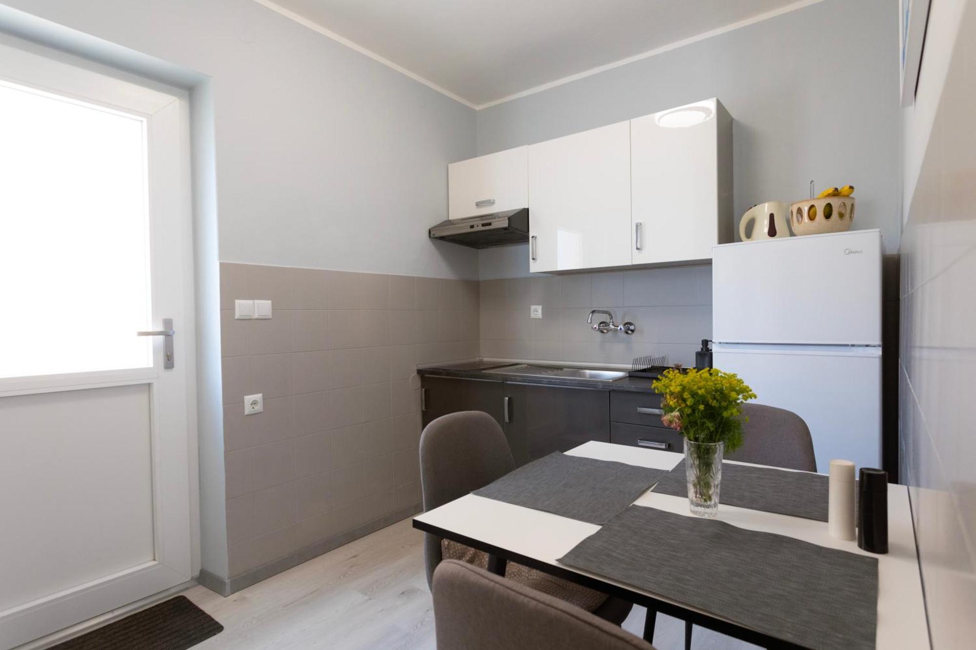 Apartments Galeb Рабац Екстериор снимка