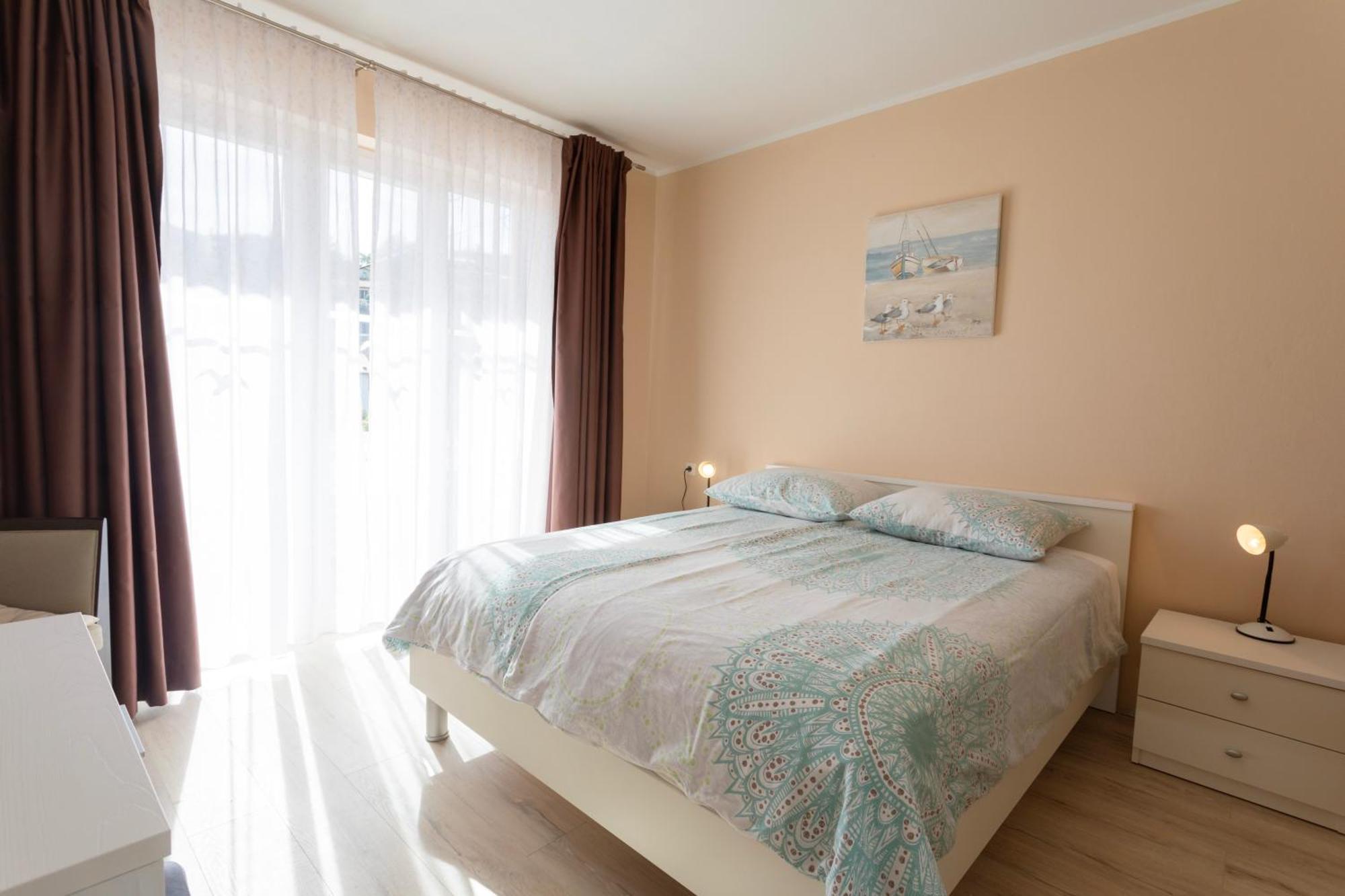 Apartments Galeb Рабац Екстериор снимка
