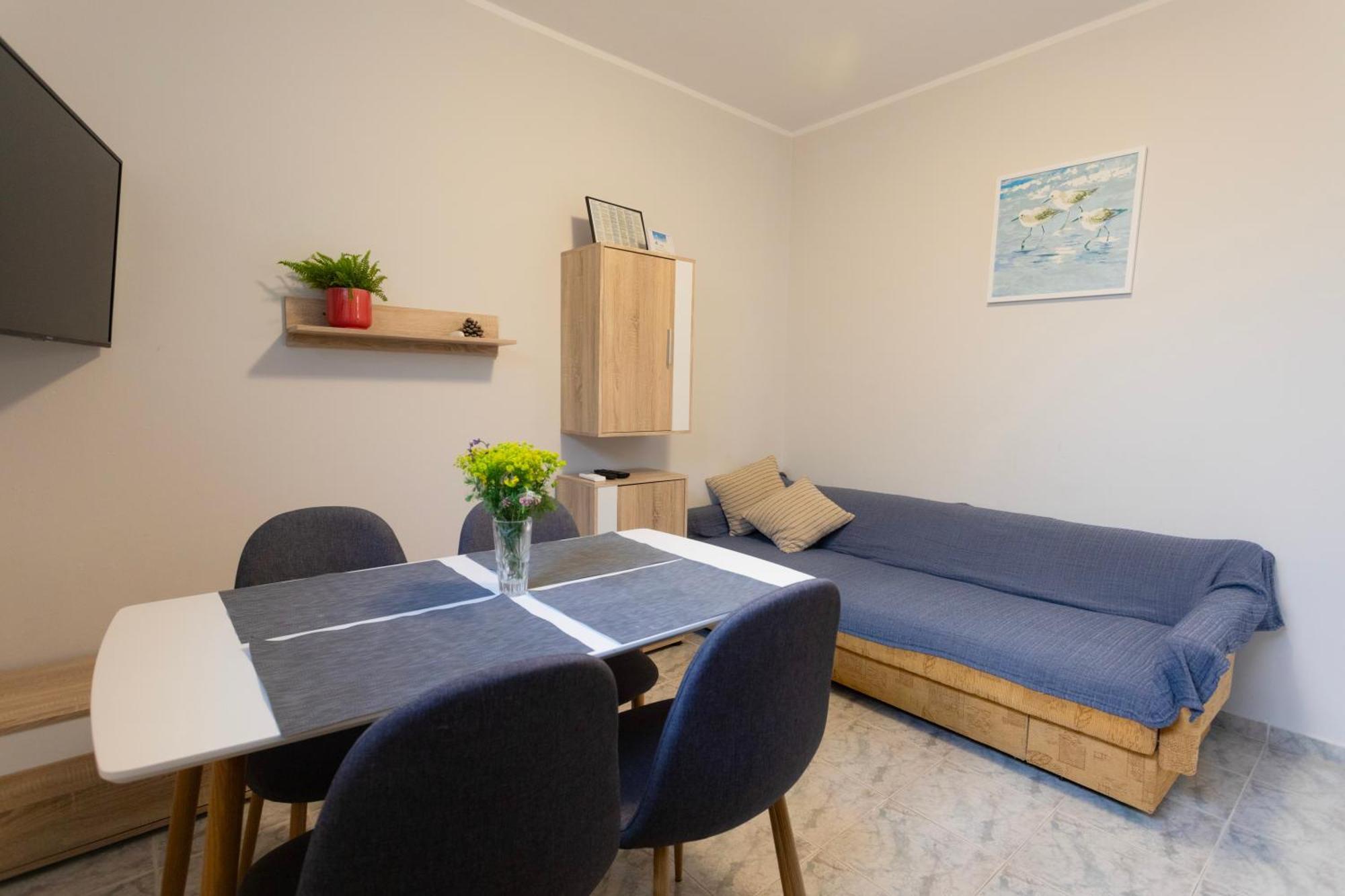 Apartments Galeb Рабац Екстериор снимка