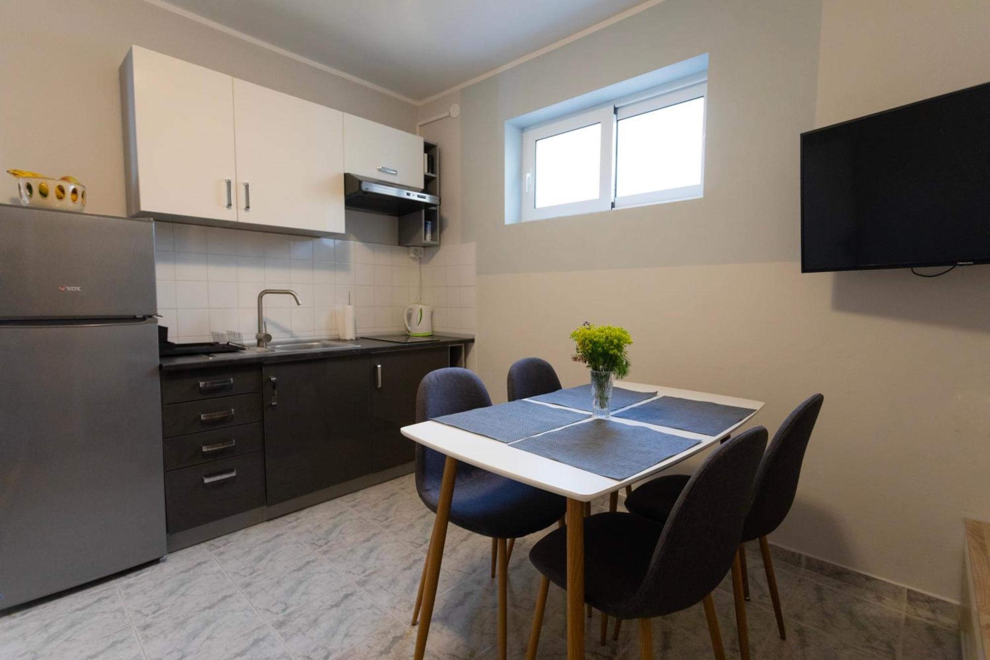 Apartments Galeb Рабац Екстериор снимка