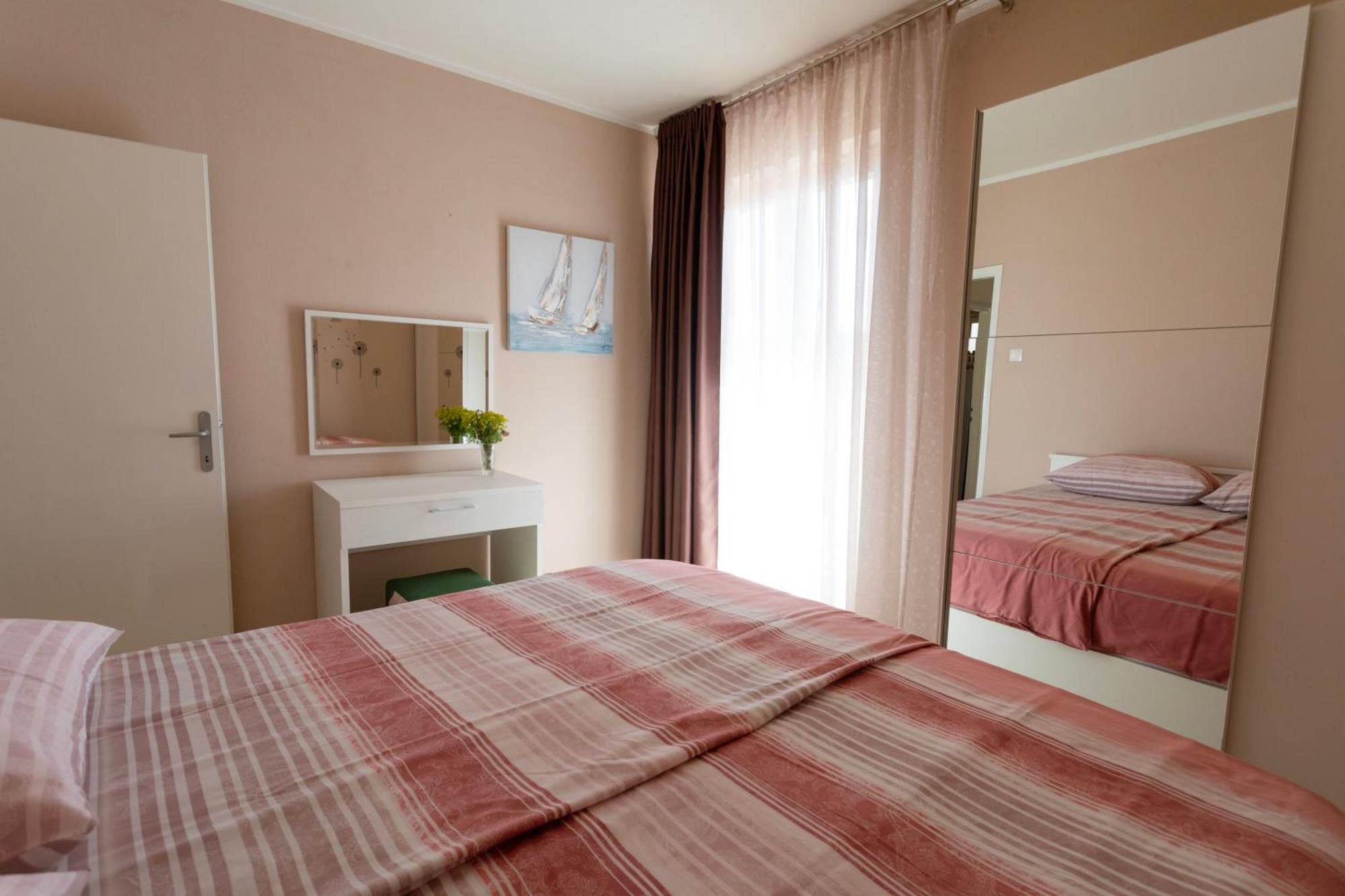 Apartments Galeb Рабац Екстериор снимка
