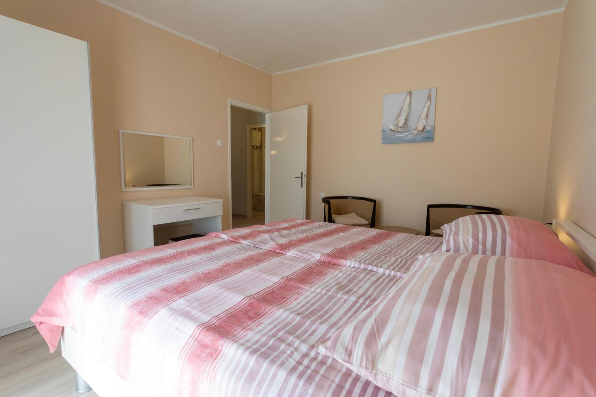 Apartments Galeb Рабац Екстериор снимка