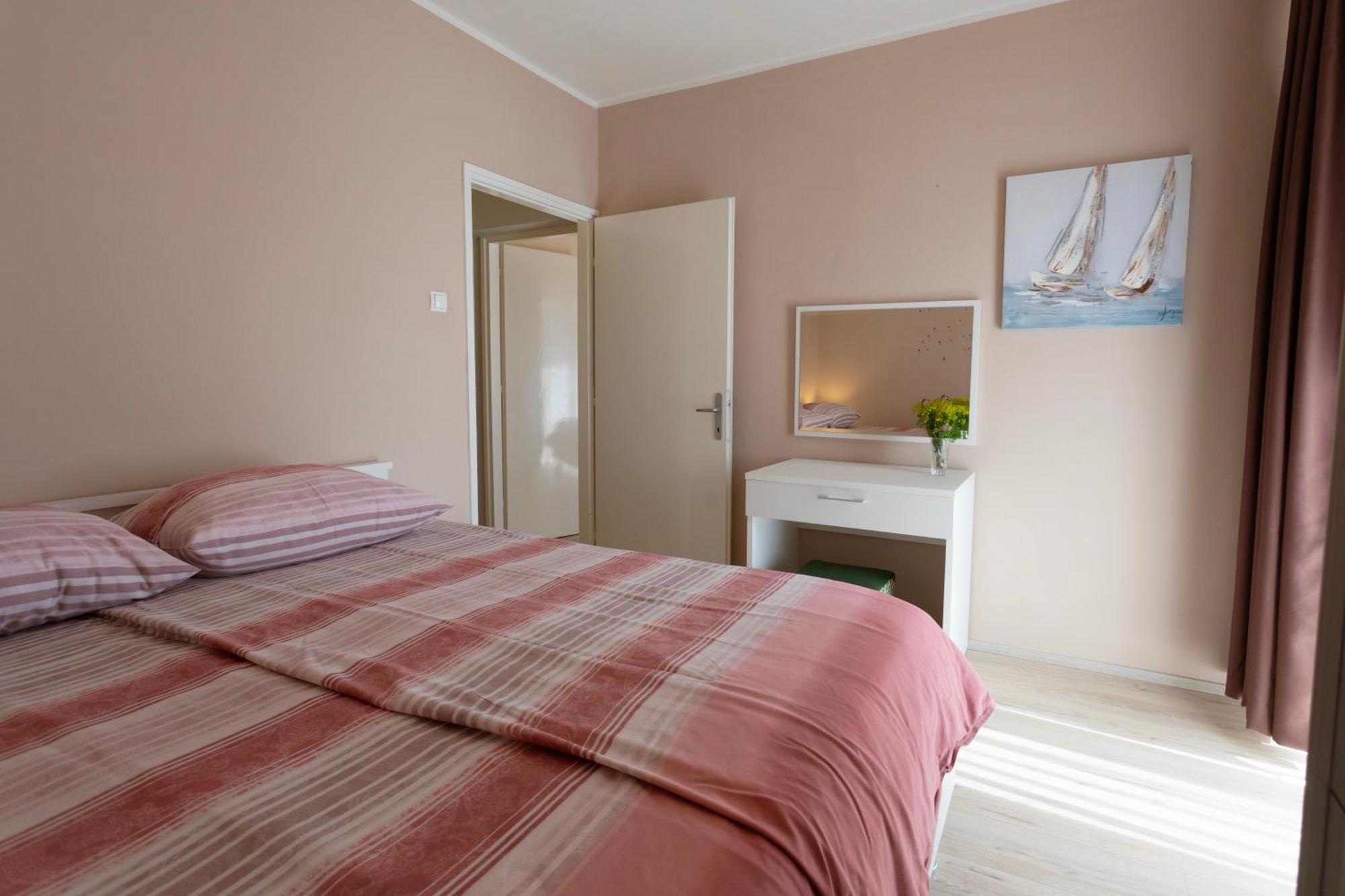 Apartments Galeb Рабац Екстериор снимка